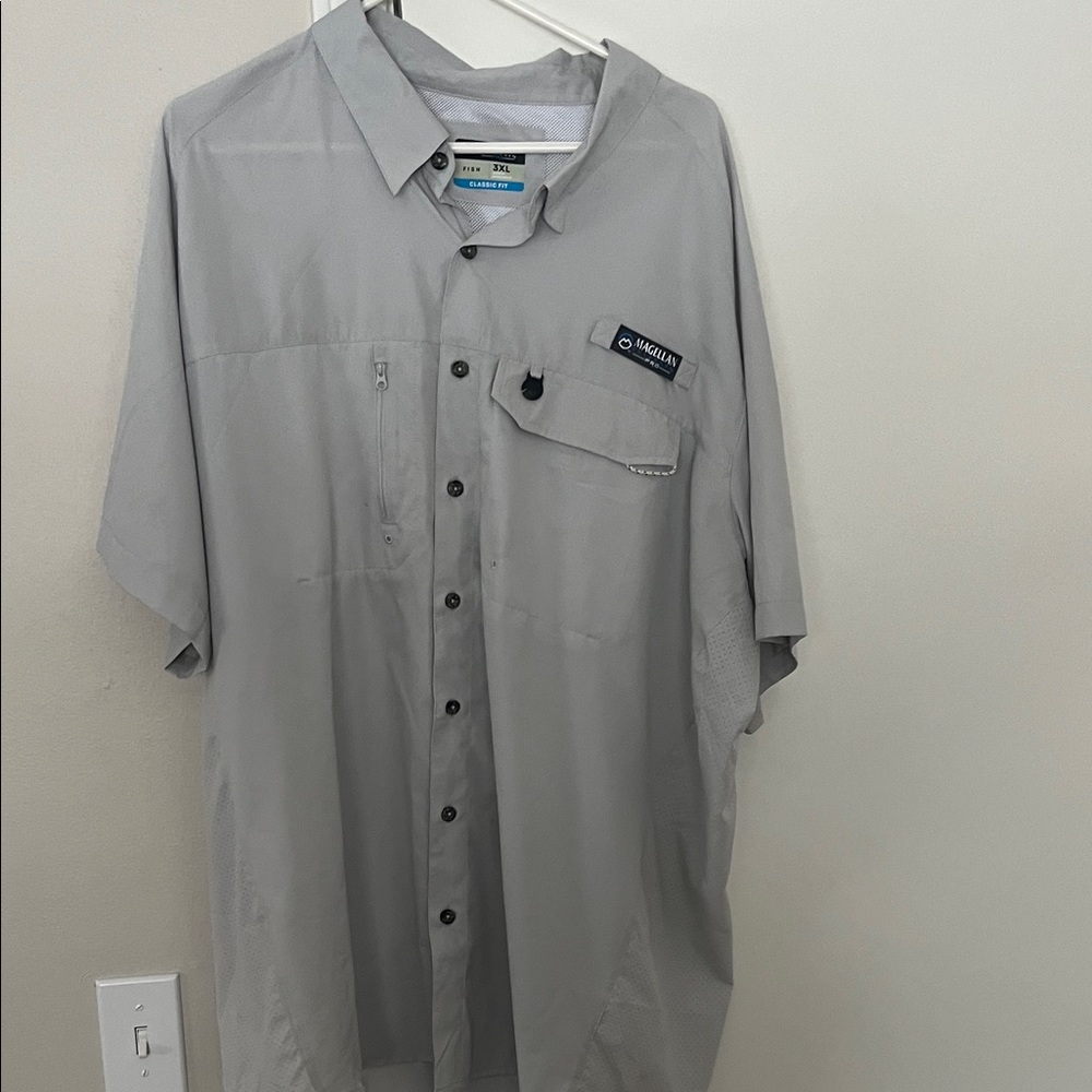 Columbia Men's Light Gray Button Down Shirt